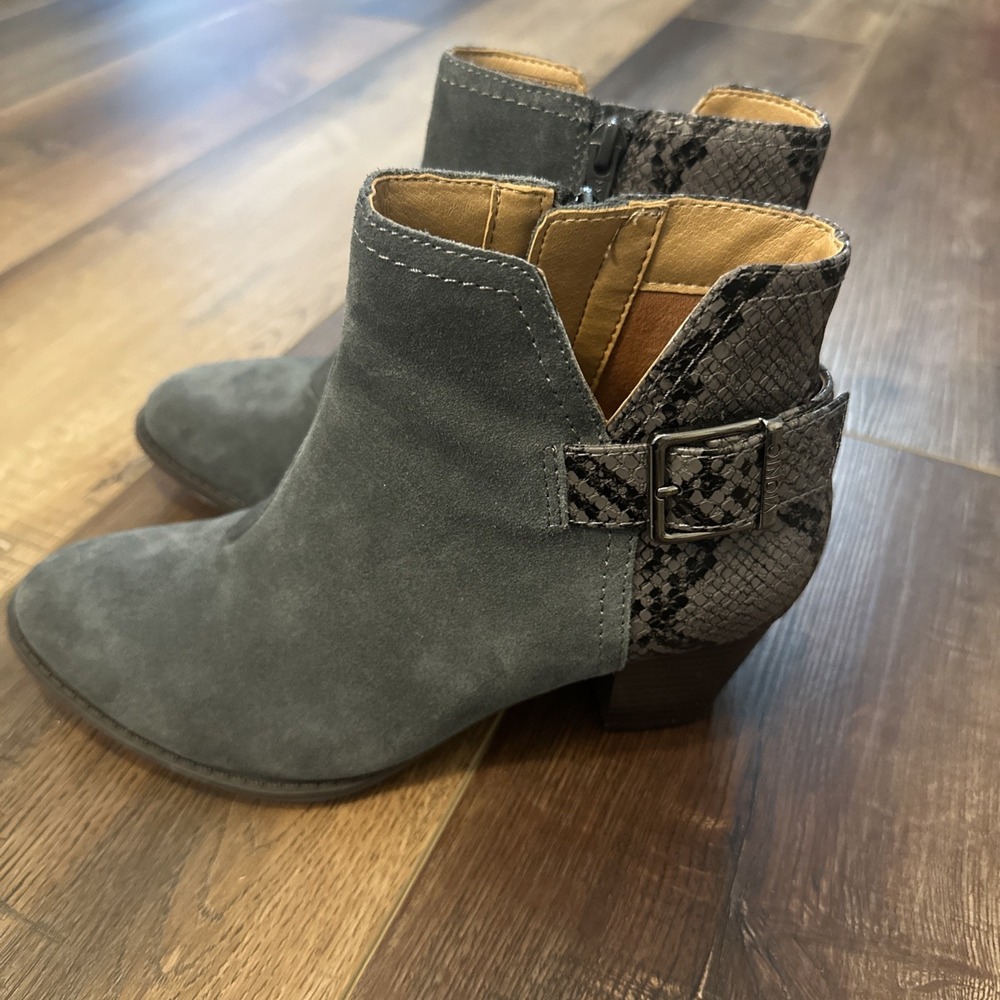 Vionic Naomi Womens Suede Snake Print Water Resistant Ankle Boots Gray size 6